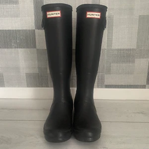 Hunter stövlar - Säljer dessa hunter stövlar i storlek 38! Sparsamt använda. 300kr + frakt. Köparen står för frakten