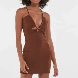 brun klänning - festklänning från bershka, aldrig använd, slutsåld överallt