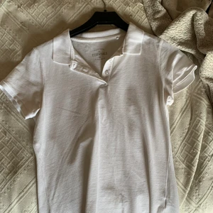 Vit piké  - Säljer en vit piké, använd få gånger