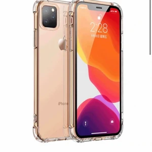 Skal iPhone 11 PRO max  - Köpte dessa två skal från fyndiq men de passade inte min mobil, försökt få tag på fyndiqs kundtjänst för att returnera men de svarar inte :/ Så om du vill ha dem säljer jag dem för 50kr/st, vill ni ha spårbart frakt tillkommer en kostnad på 66kr då e den spårbar via postnords app, annars lär frakten gå på typ 24kr