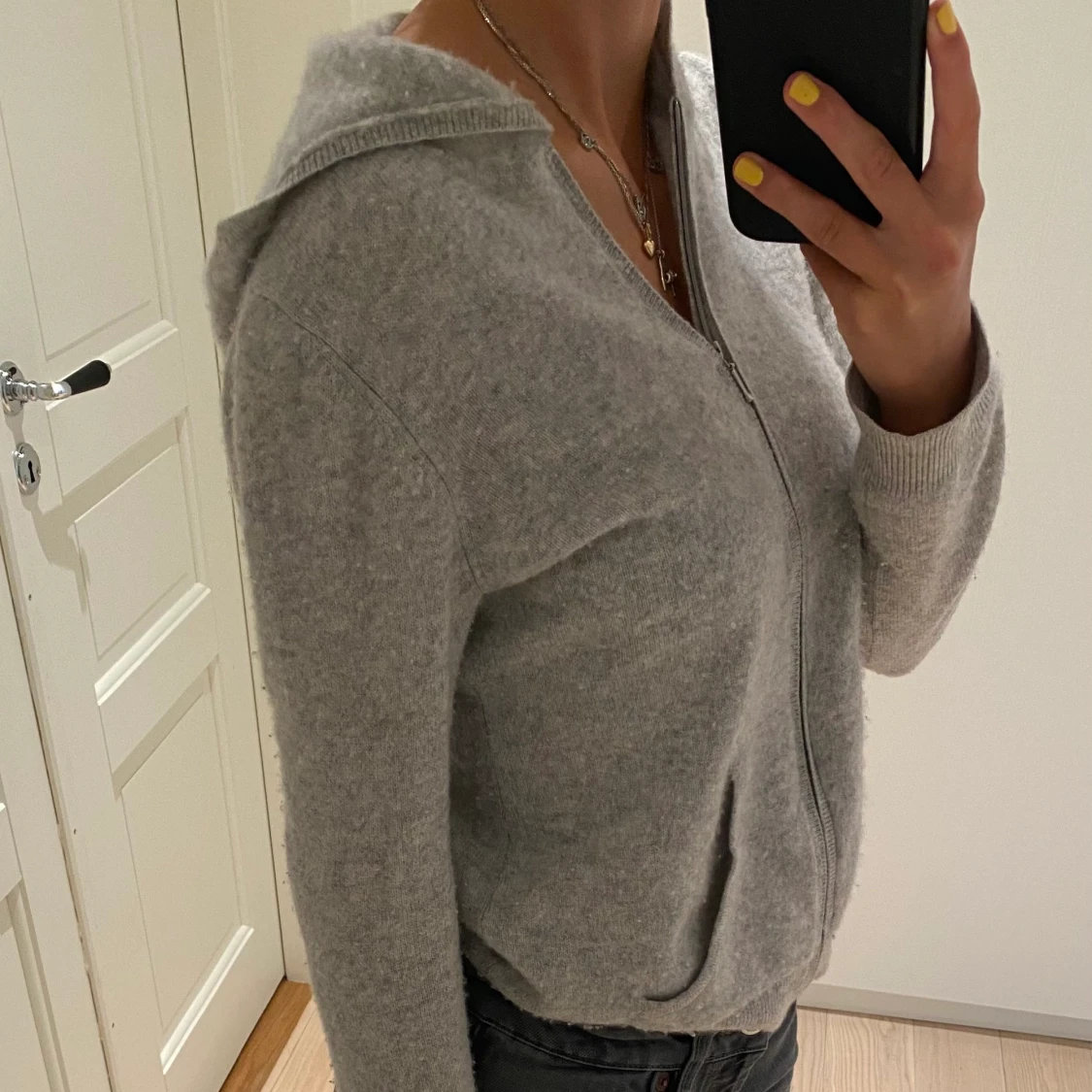 GRÅ KASHMIRHOODIE  - 90