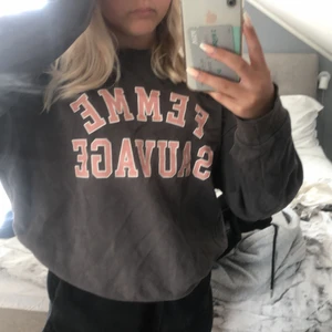 Sweatshirt från gina - En fin collegetröja/ sweatshirt från Gina , fint skick 