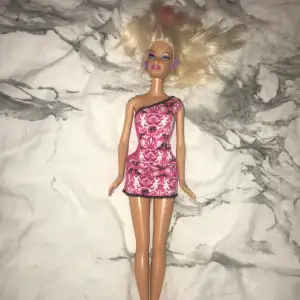 Riktig Barbie säljes billigt!! Pris diskuteras privat 💞