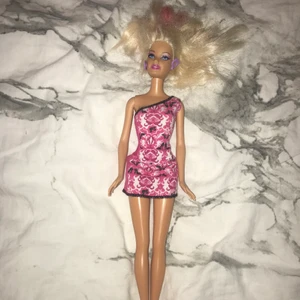Barbie - Riktig Barbie säljes billigt!! Pris diskuteras privat 💞