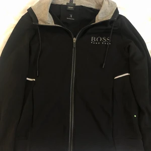 Boss loft st M - Boss kofta storlek M passar även S, säljer för 600kr bra skick