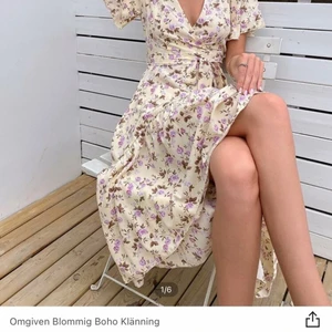 Klänning - Ny klänning från SHEIN, säljes pga fel storlek. Storlek L men denna sitter som en ”vanlig” M ungefär men passar stor byst🌸