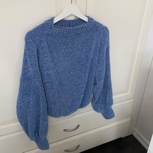 Blå stickad tröj  - Blå stickad tröja, ej stickig 