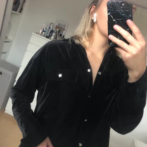 Manchesterskjorta - Använd nån enstaka gång, storlek XS, svart, skönt material