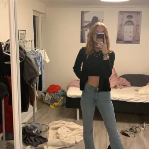Zara mid Rise  - Inprincip nya jeans från Zara, midrise, utsvängda Köpare står för frakt!