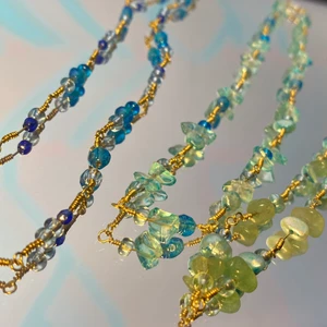 HALSBAND!!! - ANNONS!!! Jag säljer MASSVIS med superfina handgjorda smycken❤️ alla finns som separata annonser i min profil! Halsbanden är till största del med glaspärlor i olika färger, och spännena är försilvrade❤️ frakten ingår också i priset! Perfekt i present eller till dig själv!!! Skriv för frågor, PUSS😘