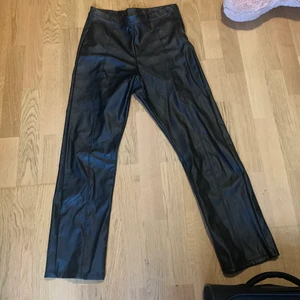 Skinbyxor - Storlek S men e förstora för mig 