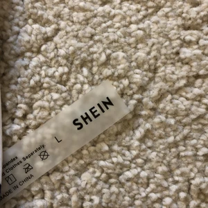 Bikini Storlek L - Aldrig använd på grund av för liten i bysten. Så fin annars. Har justerbara band vid axlarna. 