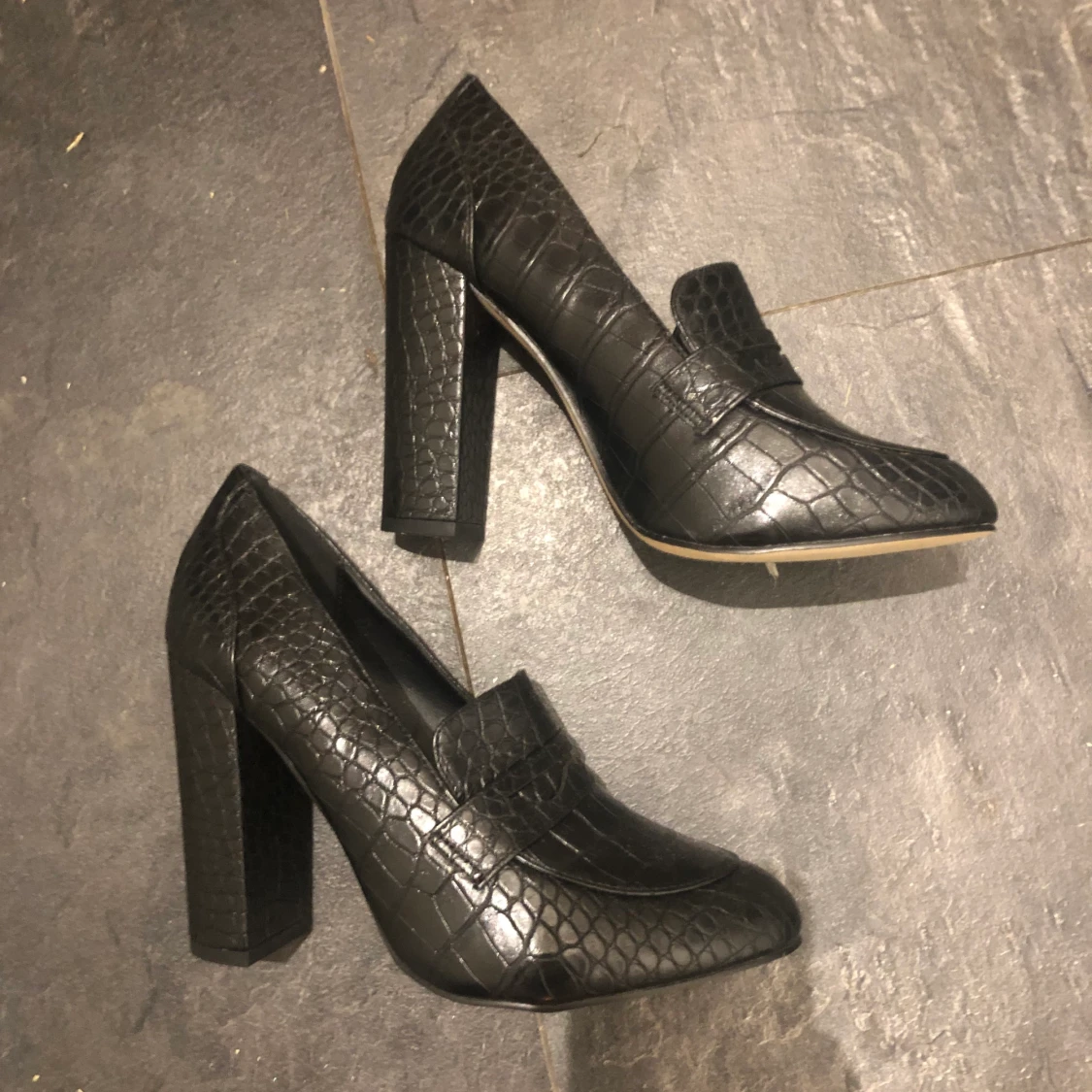 Snygga svarta klackskor - 90