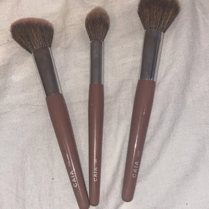 Caia  - Knappt användna borstar från caia nypris 200kr/st mitt pris 80kr/st eller alla för 200kr.  ✨F03 är såld✨