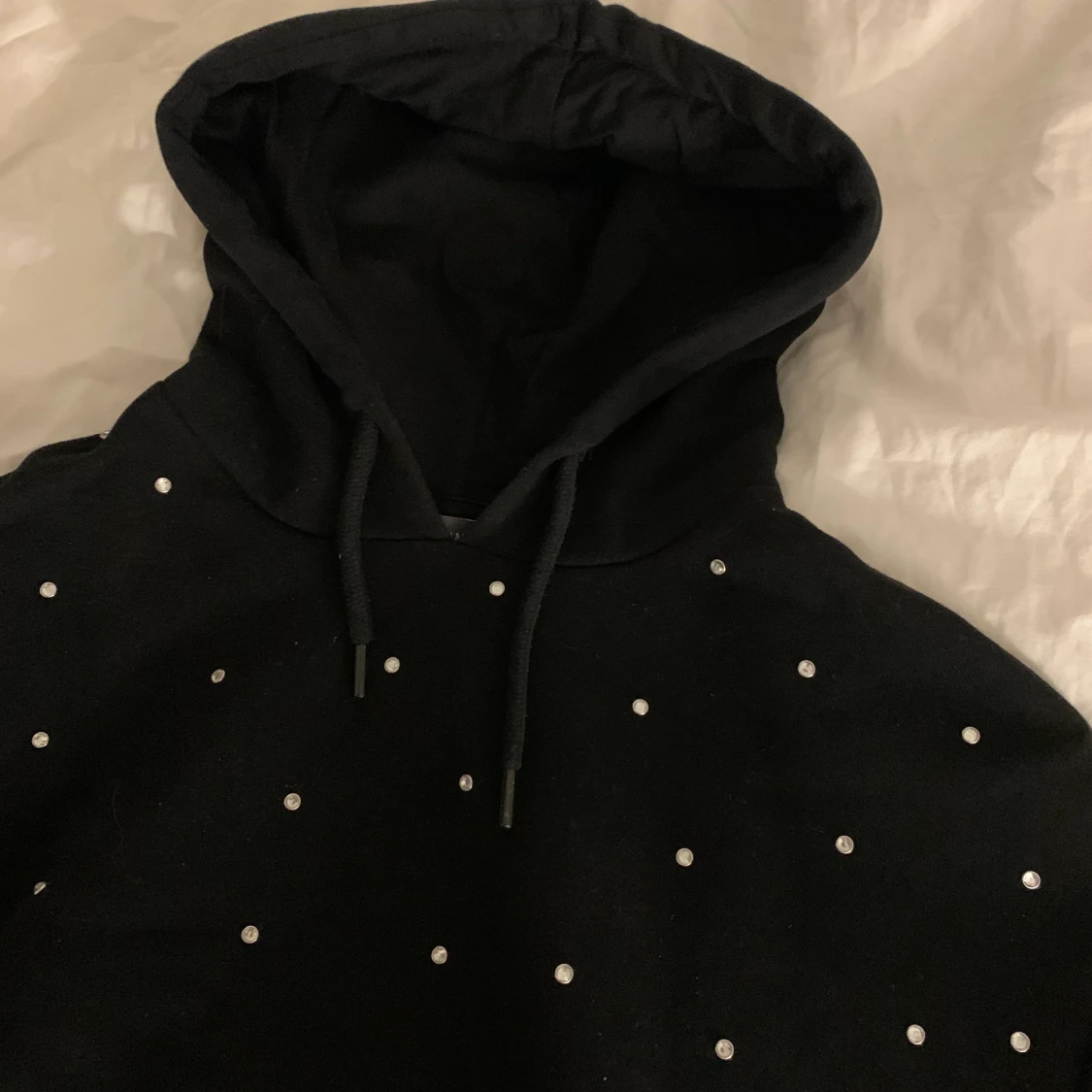 Croppad tjocktröja med stenar - 90