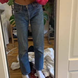 Levis 501 - Säljer mina levis 501or då de är för korta för mig. Väl använda för två år sen. Jag är 172 typ