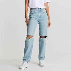90s Jeans - säljer mina gamla favoritbyxor som inte längre används, köpta för 499 kr! hör av dig vid intresse eller egna bilder ❤️‍🔥❤️‍🔥