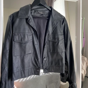 Höst jacka  - Jätte snygg höst jacka som passar perfekt hösten! Från booho (köparen står för frakten)