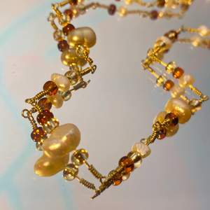 Ett handgjort halsband med fina pärlor i bruna nyanser!!!❤️ spännet är försilvrat och frakten ingår i priset😉❤️ checka min profil! Säljer massa handgjorda smycken! Puss😘