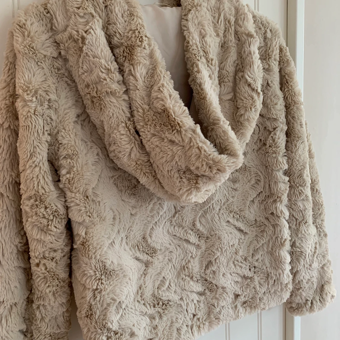 Mysig jacka i fuskpäls stel S - 91
