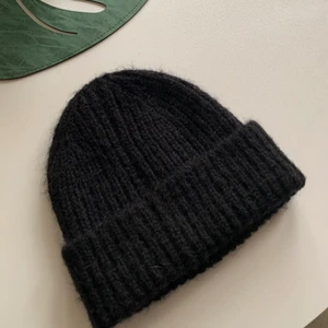 mössa - fin mössa från carin wester, köpt för 300 och använd väldigt få gånger