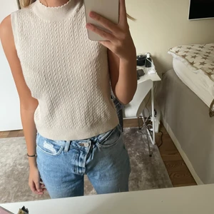 Topp - Denna beiga topp har länge varit en favvo men har inte hittat användning för den längre. Köptes för ca 1,5 år sen och den kostade cirka 199kr💋