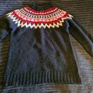 Stickad tröja Gina Tricot  - Säljer min stickade tröja från Gina Tricot Storlek XS. Knappt använd  Bud från 80 kr