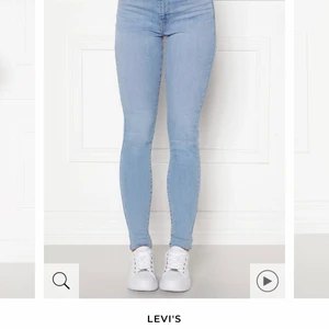Levis jeans - Har dessa nästan oanvända jeans ligger hemma och kommer tyvärr inte till användning då de va fel storlek för mig! Kontakta för mer information!