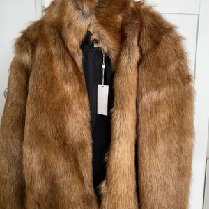 Päls jacka - Super fint och värme jacka. Ej använd 