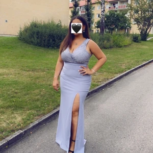 Ljusblå klänning - Ljusblå klänning från Nelly stl 42