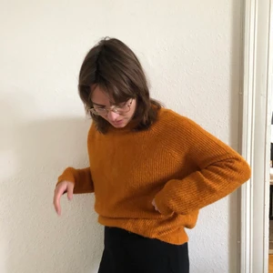 Knitted sweater from Envii - Cooper coloured from Envii // Very soft and nice loose fit // Used but in good condition // The colour is more bright irl ✨