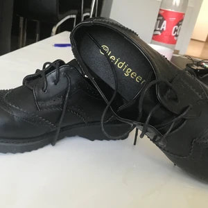 Skinn skor som ny Strl:37/38 - Skinn skor som ny! Strl:37/38