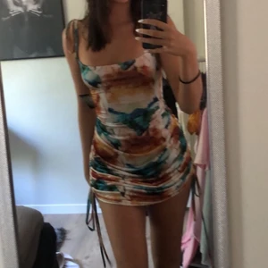 Intressekoll!! - Fin klänning från Nelly, använd 2 gånger. Superbra skick. Intressekoll!!!