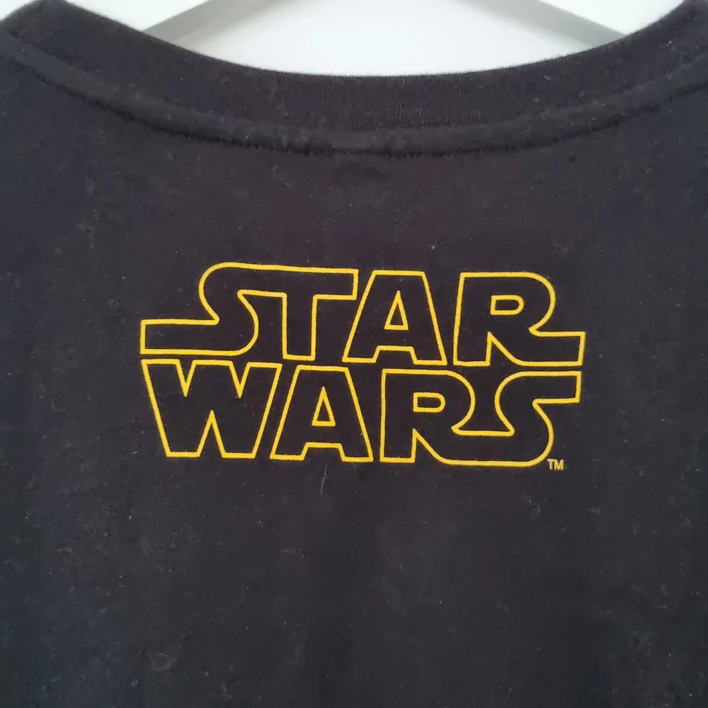 Star wars tshirt från HM i storlek M (herrstorlek), sitter som oversize på mig (storlek S). T-shirts.