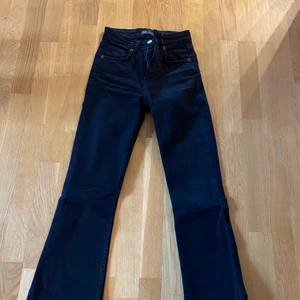 Jeans - Jeans från zara i storlek 32