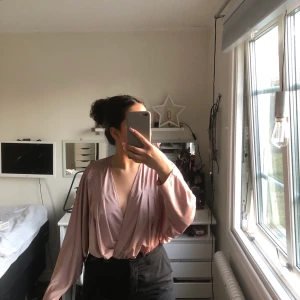 Rosa topp - Perfekt för finare tillställningar!! Använd fåtal gånger.