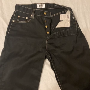 Eytys  - Säljer mina älskade eytys byxor pga för stora!!! Skriv till mig privat för fler bilder💗 använda max 3 gånger! Storleken funkar för typ 26-28 beroende på hur man vill att de ska passa. NYPRIS: 2300