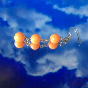 Örhängen  - Går att välja en annan färg, kunden står för frakten