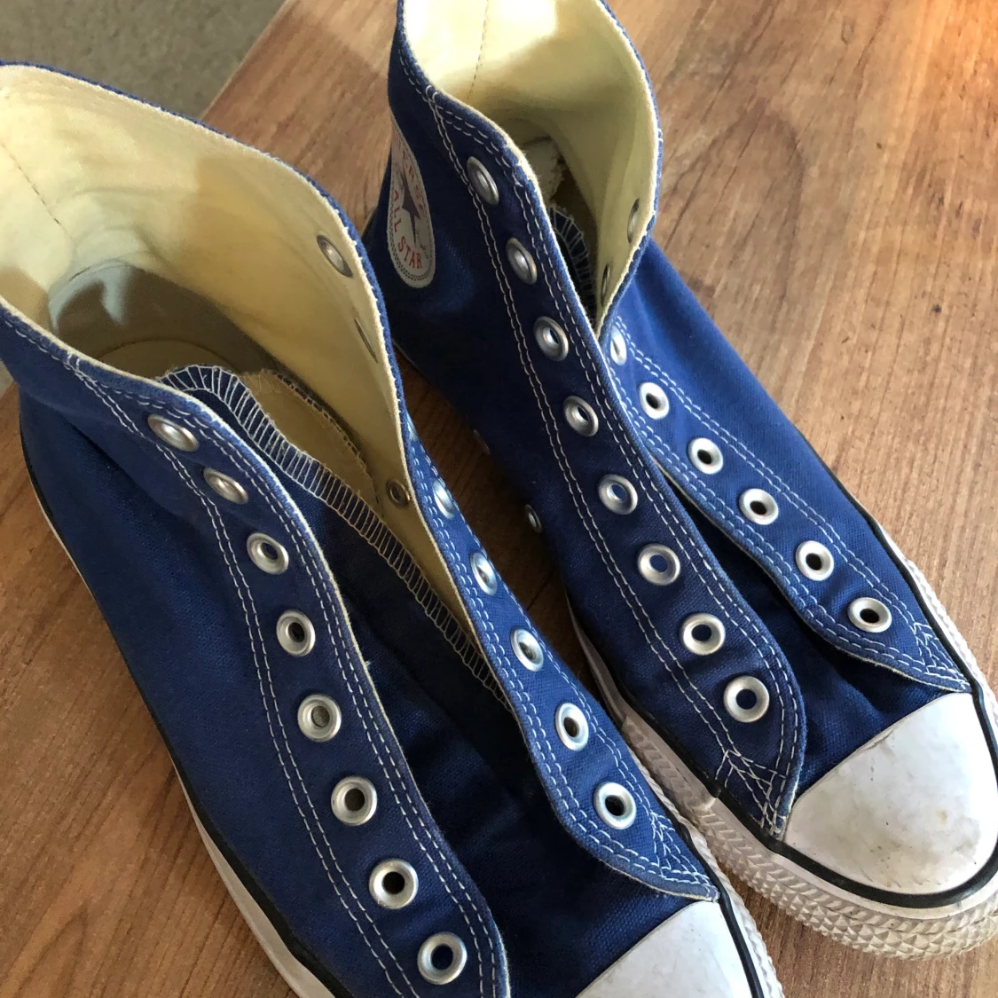 Mörkblåa äkta converse - 91