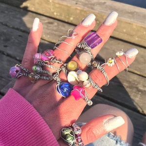 Ringar i olika former 🌍🌏 - Otroligt söta rostfria ståltrådsringar för BRA pris!! 🤍1 ring = 20kr, 2 ringar = 35kr, 3 ringar = 45kr, 4 ringar= 55kr (endast i samma paket)🤍                                                             🤍Jag bjuder på frakten🤍                                          🤍Storleken skiljer sig från ring till ring, fråga mig om du undrar över en specifik(vissa är justerbara)🤍 🤍Skriv vilken ring du är intresserad av så skickar jag separata bilder till dih på just den🤍                              🤍Kan göra fler ringar utöver de på bilden om så önskas av köpare🤍                                                               💖1 ring på bilden har halvädelstenen- rosenkvarts (kan göra fler)💖                                                         ✉️Snabb leverans + postbevis✉️                                 🤍Alltid något extra i paketen🤍                                 💗Hoppas vi hörs !!💗