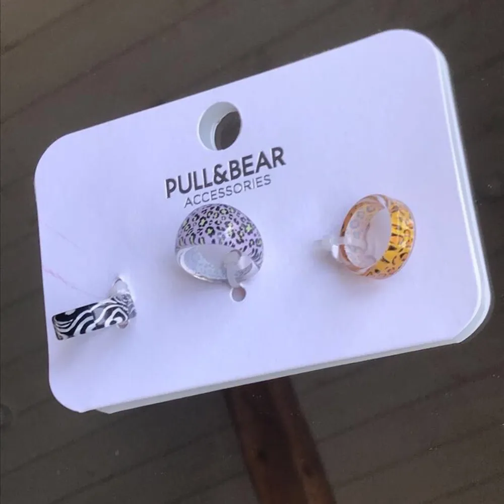 Säljer nu dessa jättefina ringarna från pull&bear då de tyvärr är för små för mig. De är i storlek S och jag är vanligtvis en M/L. Accessoarer.