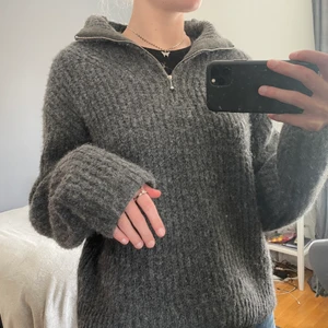   - Gosigaste tröjan från weekday 💘💘 använd 1 gång så helt ny!! 