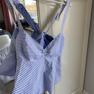 Zara topp - Jättesöt topp från zara, superfin i ryggen och sitter jättesnyggt❤️ ❗️Högsta bud 110+frakt❗️