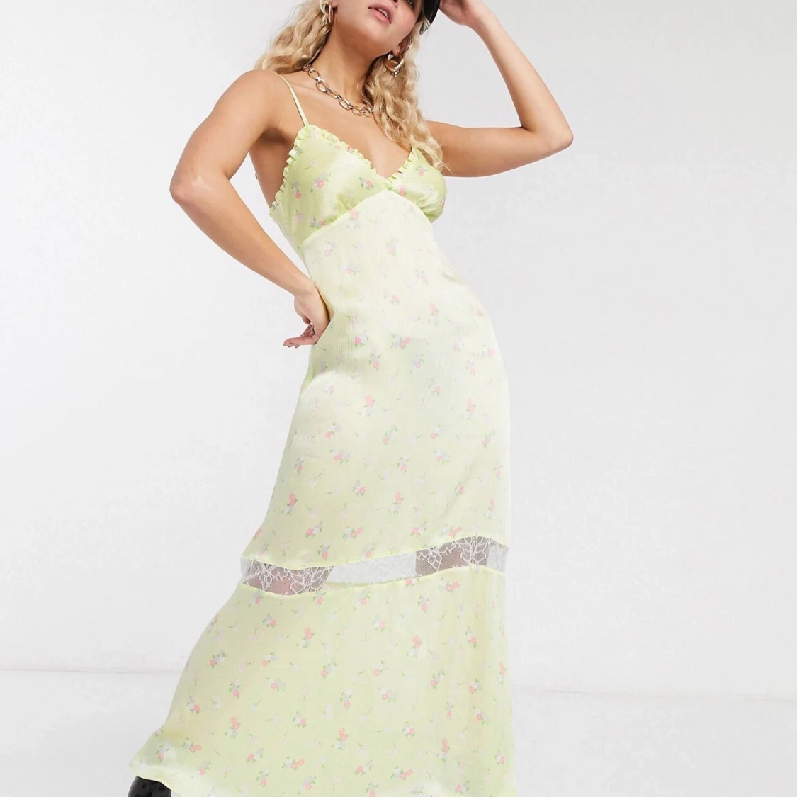 Silkes klänning med spets