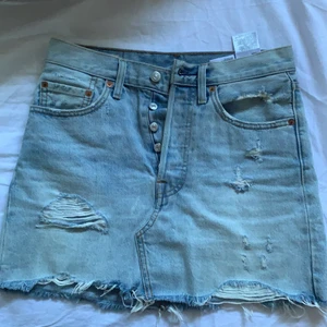 Levis kjol - Levis kjol storlek W 27, köparen står från frakten⚡️