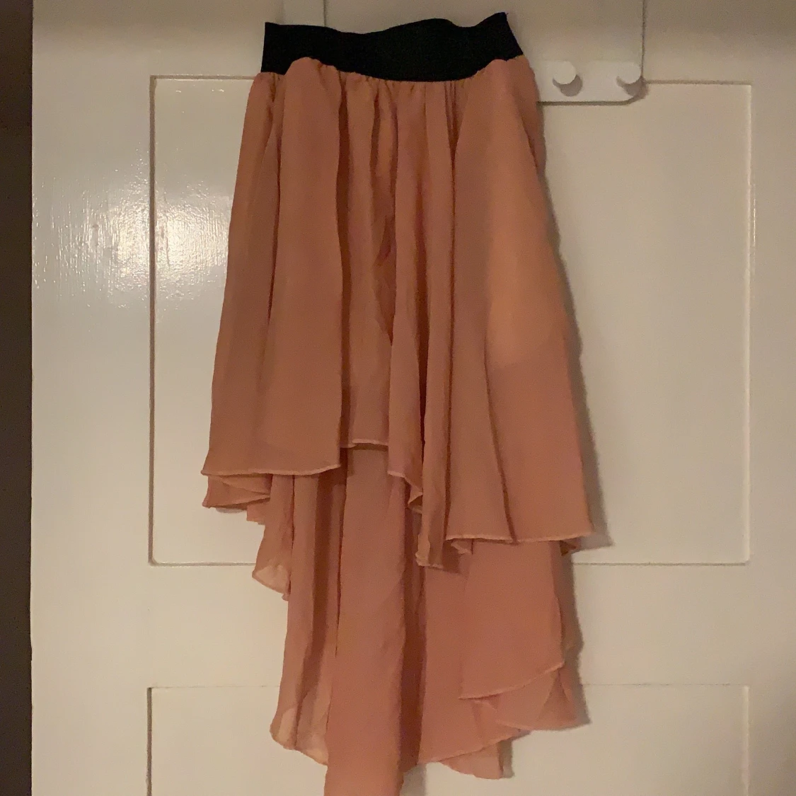 Vacker rosa kjol i chiffong.  - 91