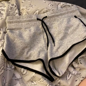 Shorts - Använda några få gånger. Frakt tillkommer 