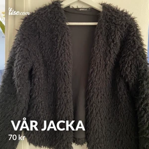 Vår jacka  - Svart vår jacka har använt ett år 