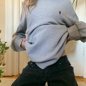 Stickade Polo Ralph Lauren tröja köpt på Pop boutique 💗💗 Köparen står för frakten!!