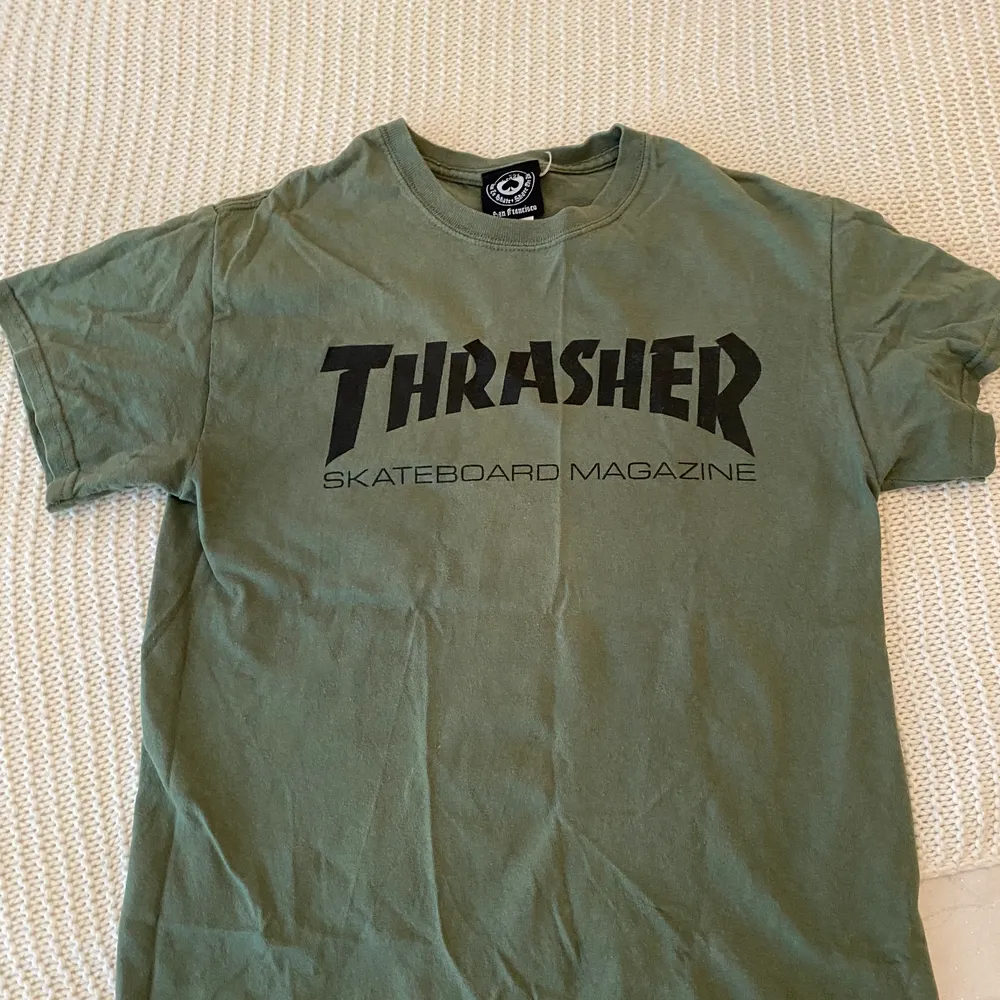 Jätte fin äkta thrashet t-shirt lite annorlunda då den e grön. T-shirts.